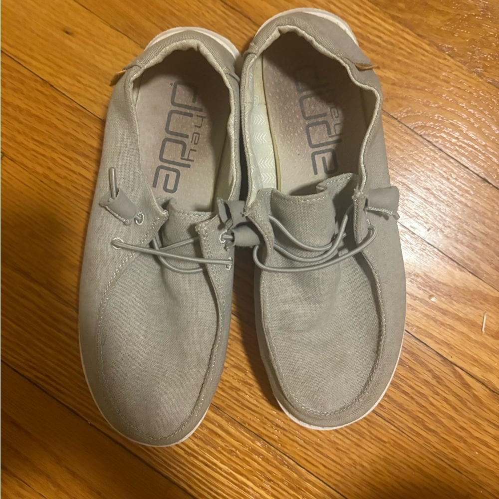 Grey hey dudes